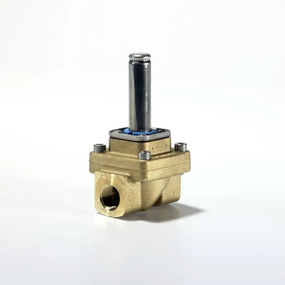 Magnetventilgehäuse in quadratischer Form aus Metall, mit einem vertikalen Betätigungshebel, geeignet für Wasser und Dampf, von der Marke Danfoss.
