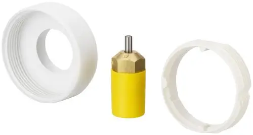 Drei Teile eines Heizungsadapters, darunter eine weiße Kunststoffmuffe, ein gelbes und goldenes Element sowie eine weitere weiß Kunststoffkomponente, vermutlich für Danfoss.