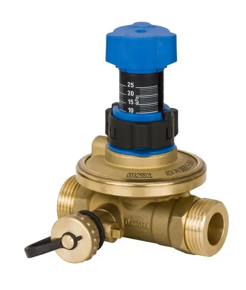 Danfoss-Regelventil zur Druckstabilisierung, mit einstellbarem Druckbereich und separatem Anschluss. Gehäuse aus Messing mit deutlicher Skala.