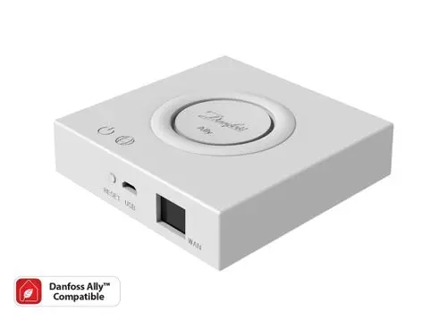 Weißes Gateway von Danfoss mit Tasten für Reset und USB-Anschluss sowie WAN-Port. Logo und Netzwerk-LED sind sichtbar.