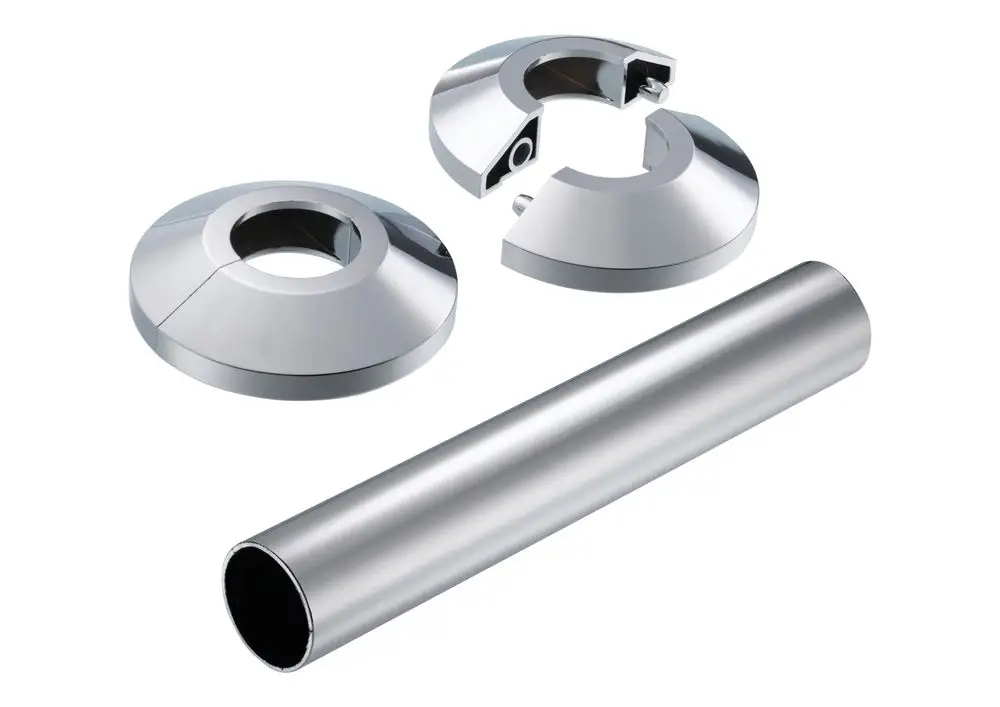 Chromene Wandrosetten für Standard-Anschluss von Danfoss, bestehend aus zwei halbrunden Verkleidungen und einem zylindrischen Rohr. Ideal für Rohrleitungen.