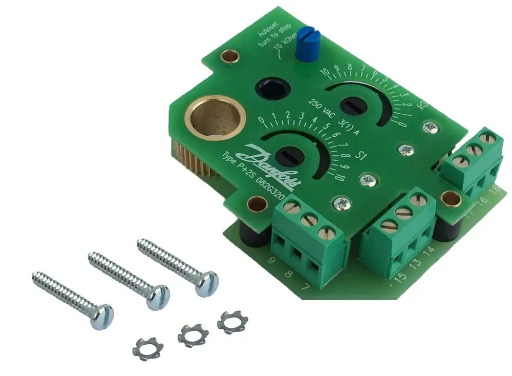 Danfoss Schaltung mit Potentiometer und Anschlüssen, umgeben von drei Schrauben und Distanzscheiben. Verwendung in Steuerungssystemen möglich.