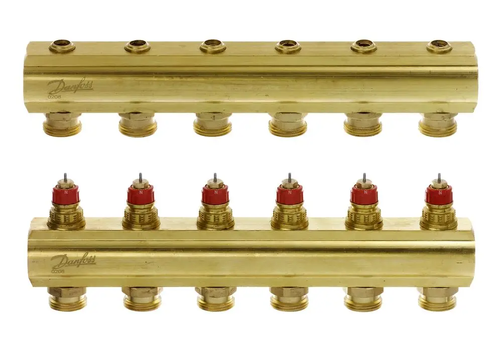 FBH-Verteiler von Danfoss mit sechs Anschlussmöglichkeiten. Die Bauform ist aus Messing und enthält keinen Durchflussanzeiger.