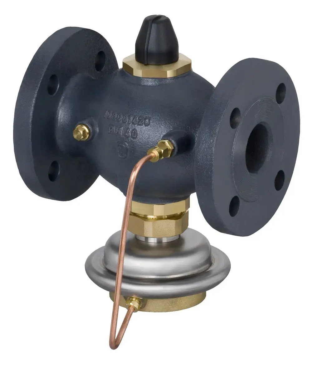 Volumenstromregler von Danfoss, ausgestattet mit Flanschen und verschiedenen Anschlüssen, zur Regelung des Flüssigkeitsdurchflusses in komplexen Systemen.