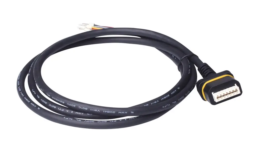 Digitales Anschluss-Kabel von Danfoss mit mehreren Leitungen. Das Kabel zeigt einen rechteckigen Stecker mit verschiedenen Pins und ist für I/O-Anwendungen konzipiert.