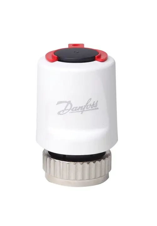 Weißer Stellantrieb von Danfoss mit rotem und schwarzem Deckel, ausgestattet mit einem Gewinde. Kompakt und geeignet für Heizungsanwendungen.