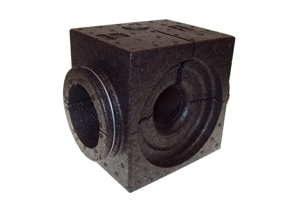 Schwarze EPP-Isolierschale mit mehreren Öffnungen, geeignet für Danfoss ASV-P/PV/I/M und USV-I/M, zeigt eine strukturierte Oberfläche und einfachen Anschluss.