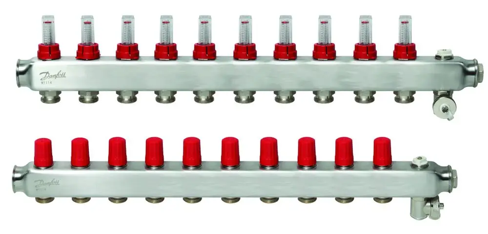 Danfoss Heizkreisläufe Verteiler mit mehreren Anschlussmöglichkeiten und Durchflussanzeigen, angeordnet in zwei Reihen mit roten Kappen oben und unten.