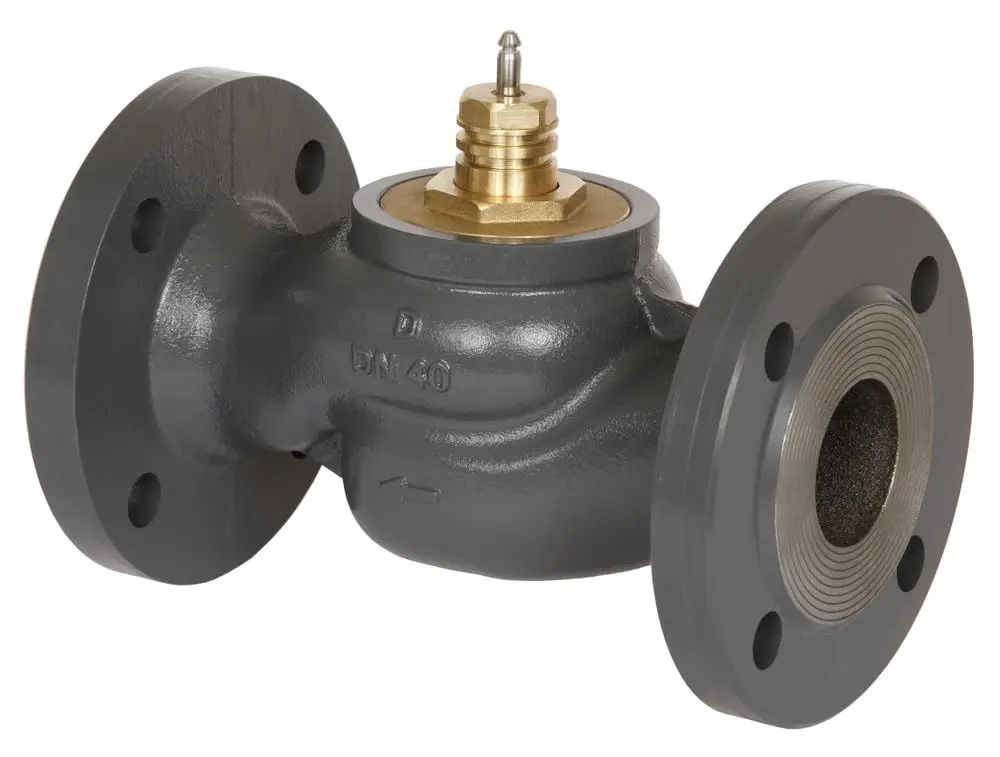 Durchgangsventil von Danfoss mit Flanschen und einer zentralen Druckregelungseinheit, ausgestattet für die Anbindung an Rohre.