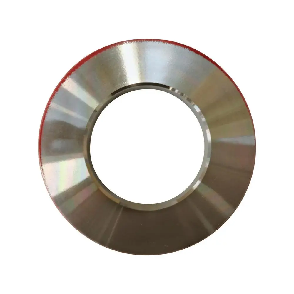 Metallisches Ausgleichsstück mit zentralem Loch und rotem Rand, ideal für den Einsatz in Grundfos Umwälzpumpen zur Regulierung von Fluss und Druck.