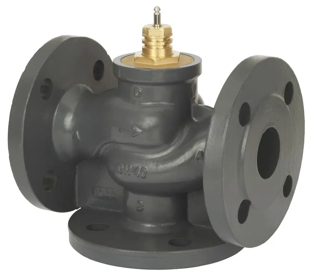 Danfoss 3-Wege-Ventil mit Flanschen, einem zentralen Anschluss und einem oberseitigen Einstellknopf zur Steuerung des Durchflusses.
