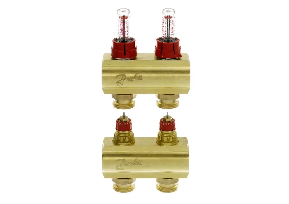 FHB-Verteiler von Danfoss mit zwei Kreisen und Durchflussanzeigen, bestehend aus verchromtem Messing, ausgestattet mit Einstellventilen.