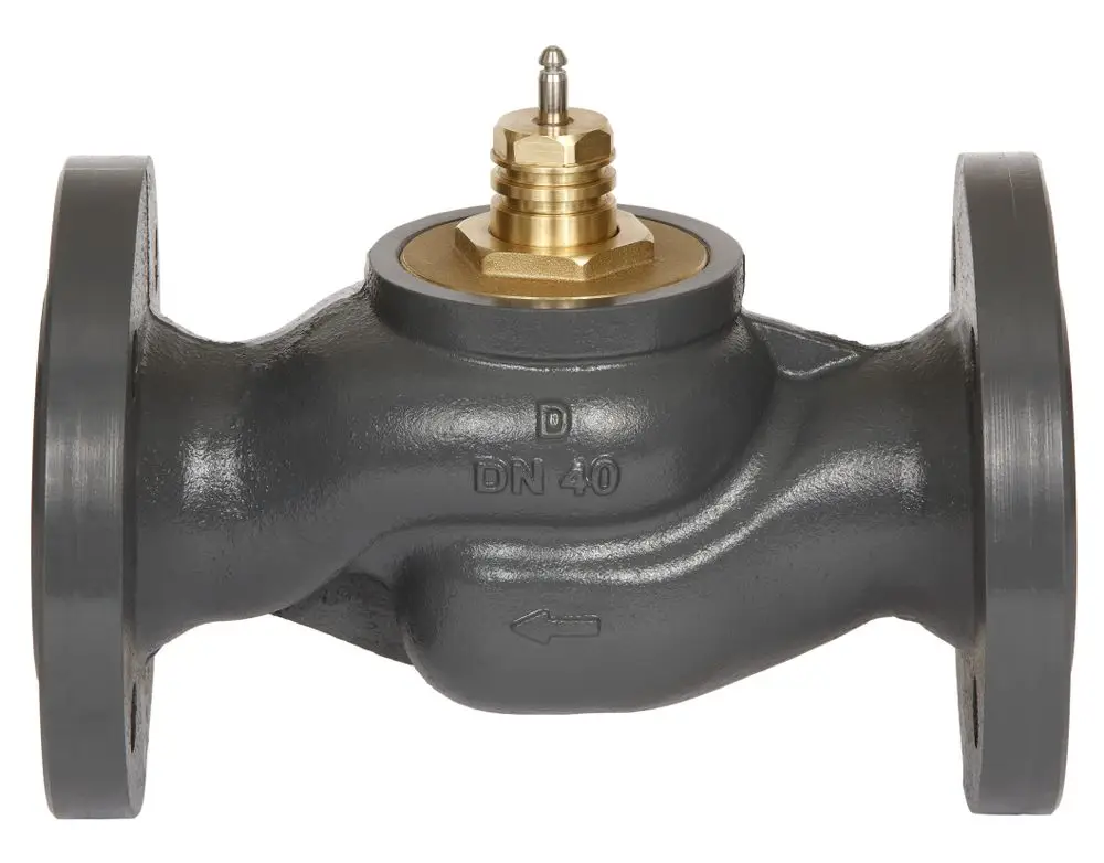 Durchgangsventil von Danfoss mit Flanschanbindung. Das Ventil zeigt eine Metalloberfläche und eine zentrale Regelungseinheit zur Steuerung des Durchflusses.