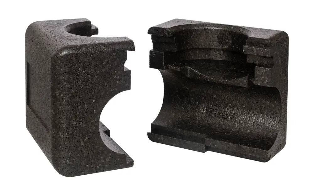 EPP-Isolierschale in schwarz, geteilt, geeignet für Danfoss ASV-PV, für Medium bis 120 °C, mit spezifischer Form für isolierte Verbindungen.