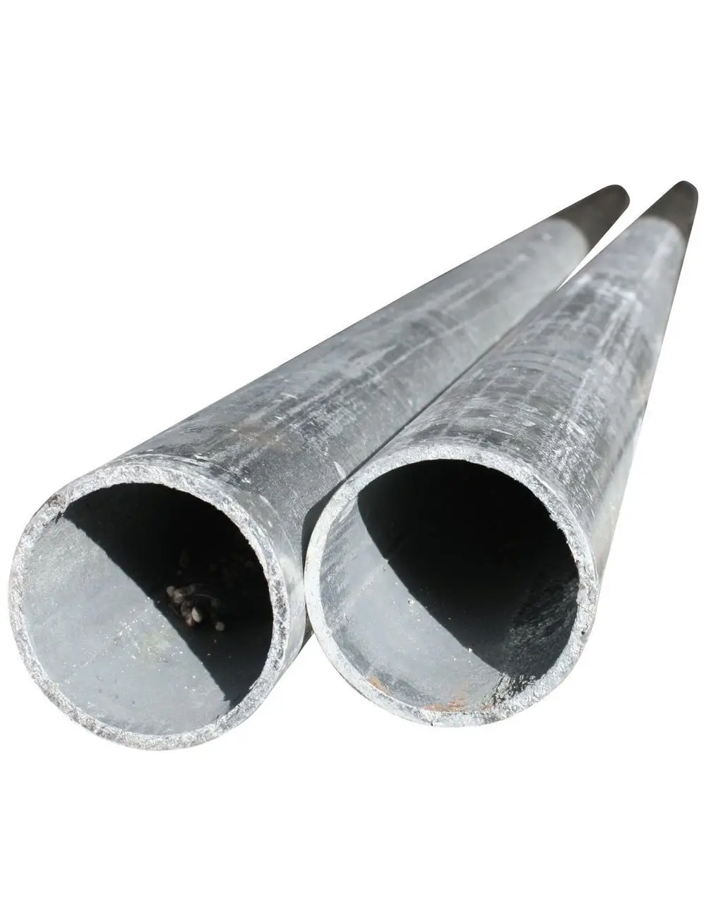 Stahlführungsrohre von Grundfos für Schmutz- und Abwasserpumpen, mit offenen Enden und glatter Innenfläche, nebeneinander liegend.