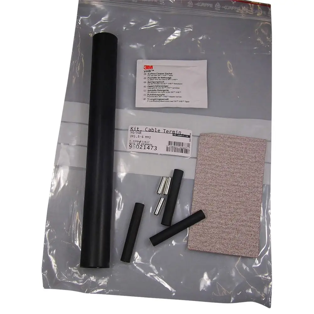 Zubehörset von Grundfos für Unterwasserpumpen, bestehend aus Schrumpfmuffen, Verbindungselementen und Schleifpapier, verpackt in einem durchsichtigen Kunststoffbeutel.
