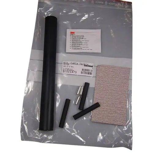 Zubehörset von Grundfos für Unterwasserpumpen, bestehend aus Schrumpfmuffen, Verbindungselementen und Schleifpapier, verpackt in einem durchsichtigen Kunststoffbeutel.