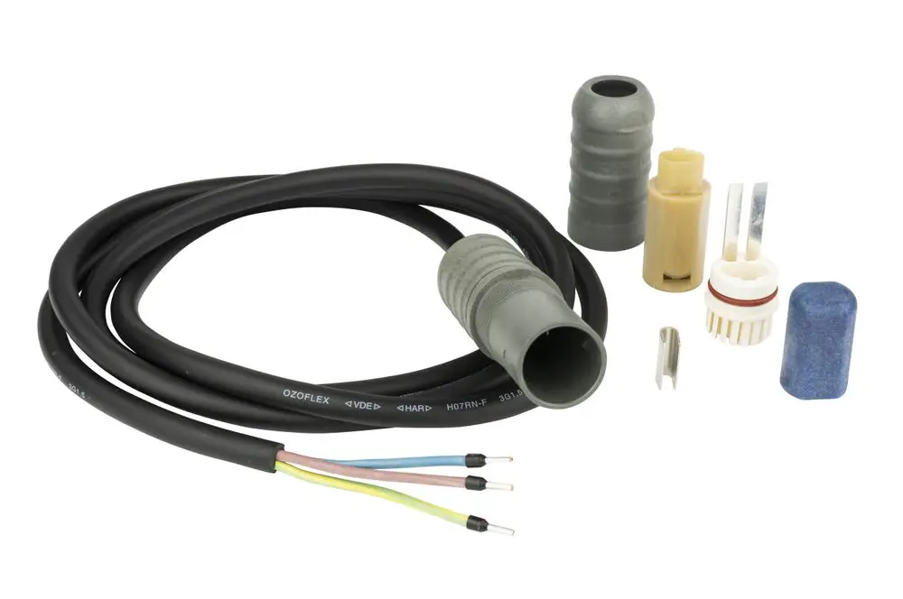 Danfoss Heizband-Set mit Zuleitung, bestehend aus einem flexiblen Kabel, verschiedenen Verbindungselementen und Dichtungen zur Installation und Verbindung.