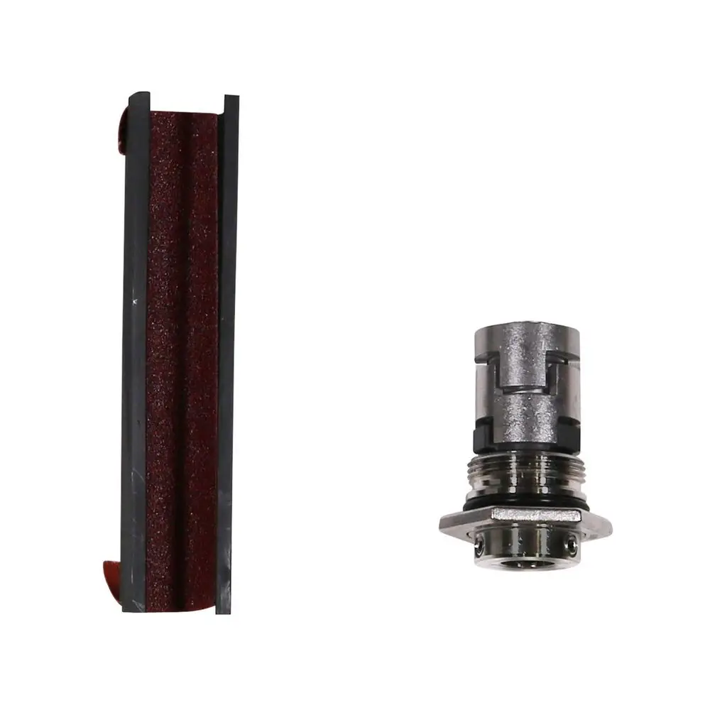 Ersatzteil von Grundfos bestehend aus einem Gleitringdichtungsset und einem weiteren Bauteil, vermutlich für Pumpenanwendungen.