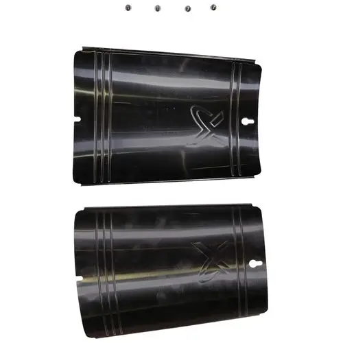 Zwei schwarze Kupplungsschützer von Grundfos, limitiert auf eine grafische Darstellung mit dem Logo und zwei Schlitzen für die Befestigung. Im Bild sind außerdem vier Befestigungsschrauben zu sehen.