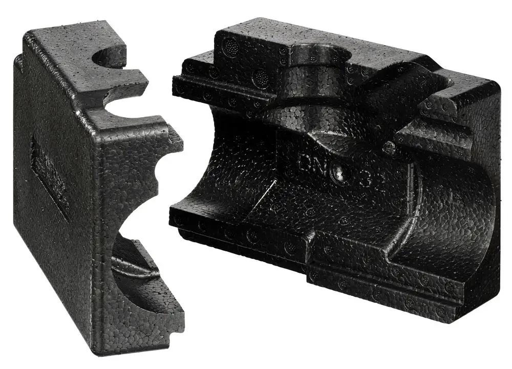 Schwarze EPP-Isolierschale, rechteckig, mit Aussparungen, zur thermischen Isolierung, hergestellt von Danfoss. Ideal für Anwendungen bei Temperaturen bis 120 °C.
