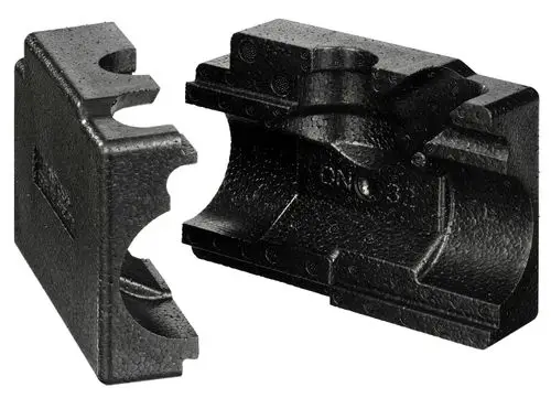 Schwarze EPP-Isolierschale, rechteckig, mit Aussparungen, zur thermischen Isolierung, hergestellt von Danfoss. Ideal für Anwendungen bei Temperaturen bis 120 °C.