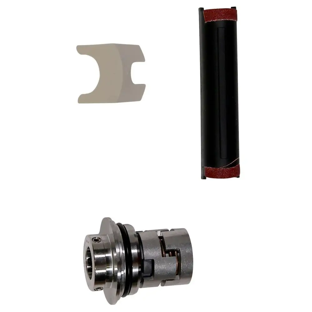Ersatzteil-Kit von Grundfos, bestehend aus einem Metallring, einem Kunststoffteil und einem Zubehörteil, zur Reparatur von Gleitringdichtungen.