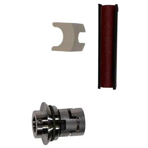 Ersatzteil-Kit von Grundfos bestehend aus drei Komponenten: einer Gleitringdichtung, einer Halterung und einem Schleifmaterial.