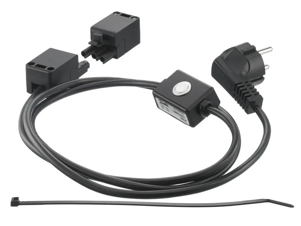 Kabel mit einem Danfoss-Sicherheitsthermostat und einem Schalter, der zum Anschluss an eine Stromquelle dient. Es sind verschiedene Stecker und Kabelverbindungen sichtbar.