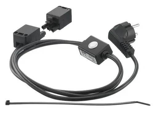 Kabel mit einem Danfoss-Sicherheitsthermostat und einem Schalter, der zum Anschluss an eine Stromquelle dient. Es sind verschiedene Stecker und Kabelverbindungen sichtbar.