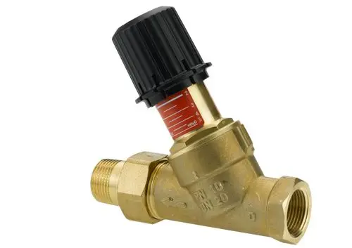 Überströmventil mit schwarzem Regler von Danfoss, Messskala sichtbar, aus vernickeltem Messing, mit Innengewinde zur Anschlussmontage.