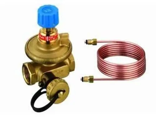 Danfoss Strangdifferenzdruckregler mit blauem Einstellknopf und Kupferleitungsring, geeignet für Druckregelung in Heizungs- oder Kühlsystemen.