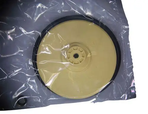 Grundfos Ersatzteil, bestehend aus einem runden Laufrad in einer transparenten Verpackung. Die Oberfläche zeigt eine helle Farbe mit einem schwarzen Rand.