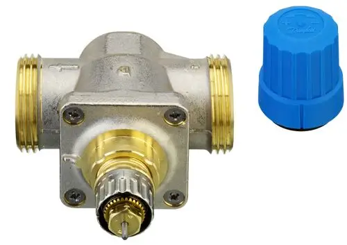 Danfoss Kühl- und Heizventil mit mehreren Anschlüssen. Metallgehäuse mit blauer Kappe. Keine spezifischen Maße sichtbar.