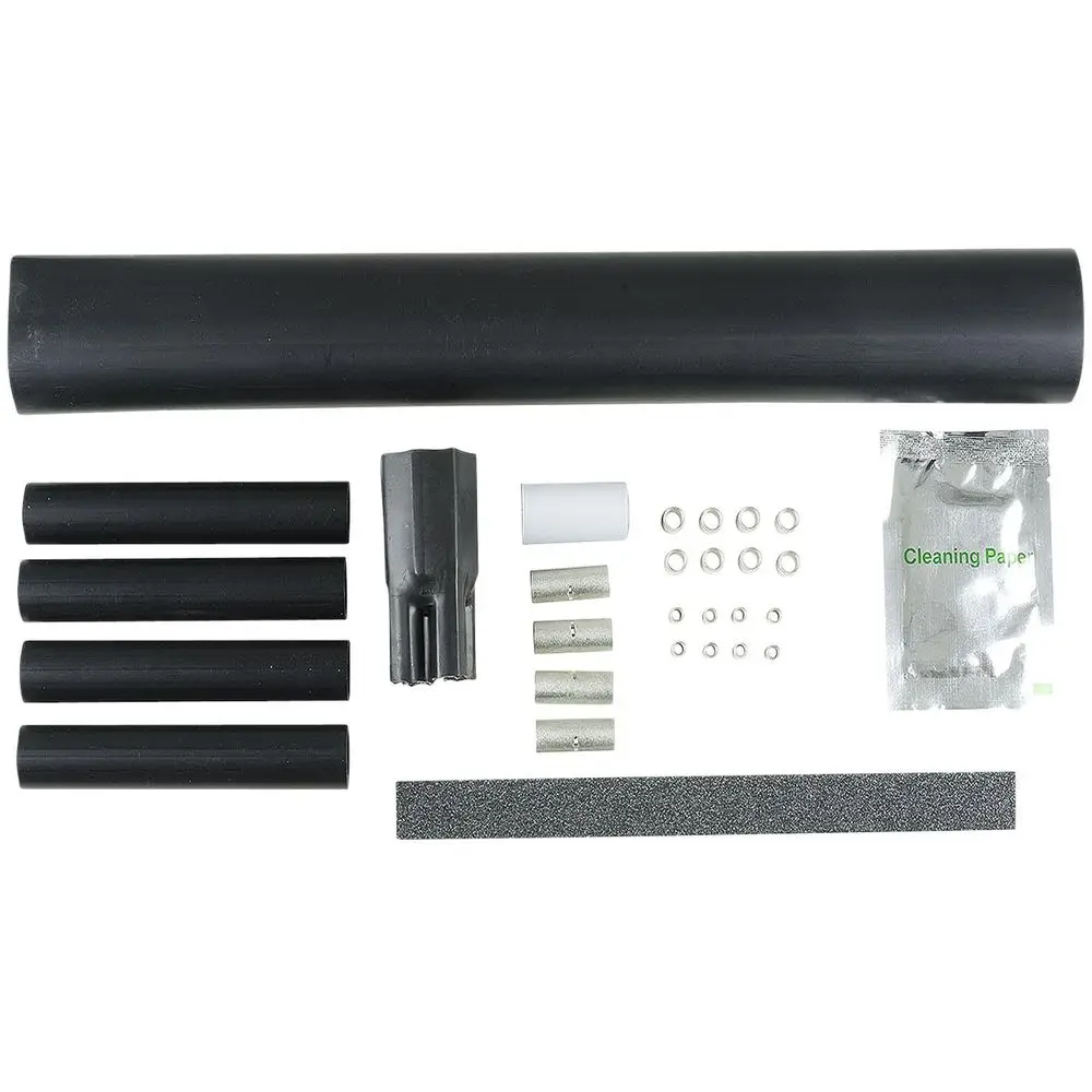 Zubehörset von Grundfos für Unterwasserpumpen, bestehend aus Rohren, Anschlussstücken, Reinigungsmaterial und Werkzeugteilen, zur Installation und Wartung.