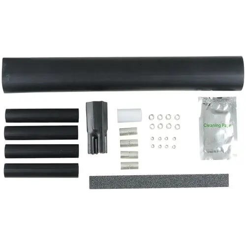 Zubehörset von Grundfos für Unterwasserpumpen, bestehend aus Rohren, Anschlussstücken, Reinigungsmaterial und Werkzeugteilen, zur Installation und Wartung.