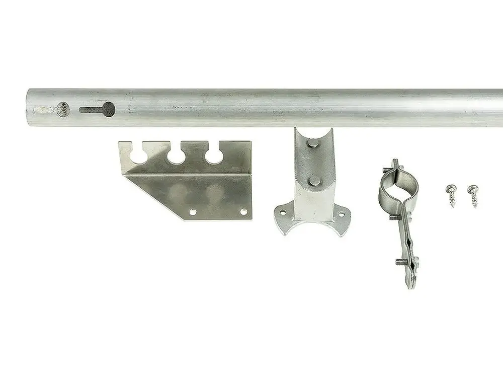 Zubehörteile von Grundfos bestehend aus einer Metallstange, Halterungen und Schrauben, die für die Montage in Fertigschächten verwendet werden.