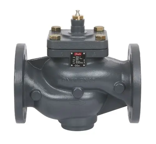 Durchgangsventil von Danfoss mit Druckanschlüssen und Flanschen, in dunkler Metallfarbe, zur Regelung von Flüssigkeitsströmen in Rohrleitungssystemen.