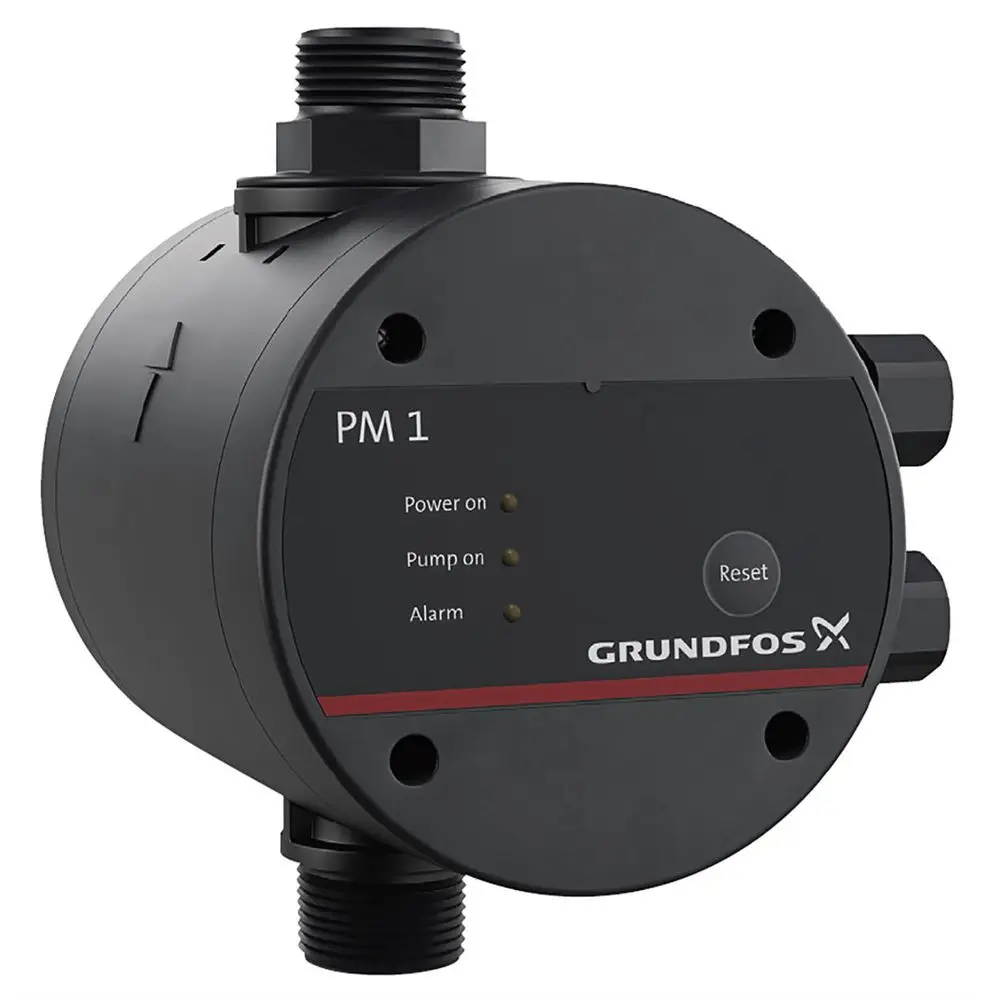 Grundfos Druckmanager PM 1, mit drei Kontrollleuchten für Stromversorgung, Pumpenstatus und Alarm sowie einer Reset-Taste. Verwendet in Hauswasseranlagen.