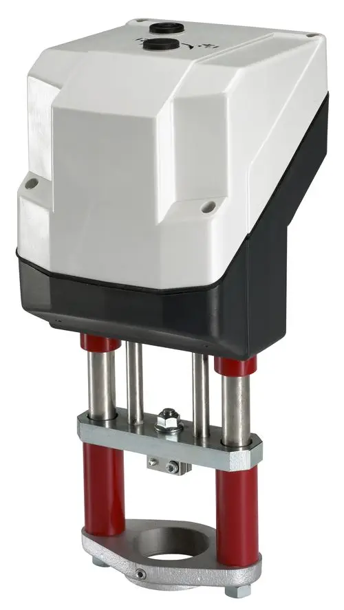 Elektrischer Stellantrieb mit zwei roten Zylindern und Metallbasis. Gehäuse in Weiß und Schwarz, gefertigt von Danfoss. Verwendet für präzise Regelungstechnik in Heizsystemen.