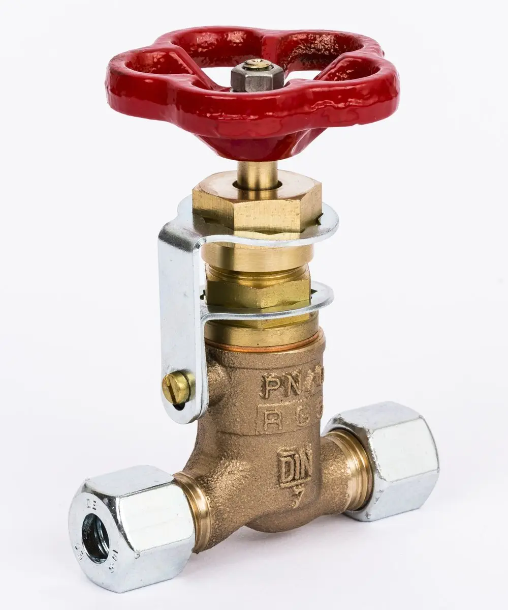 Rotes Absperrventil mit einer metallenen, gewinkelten Unterkonstruktion. Das Ventil enthält die Marke Danfoss und ist für Steuerleitungen geeignet.