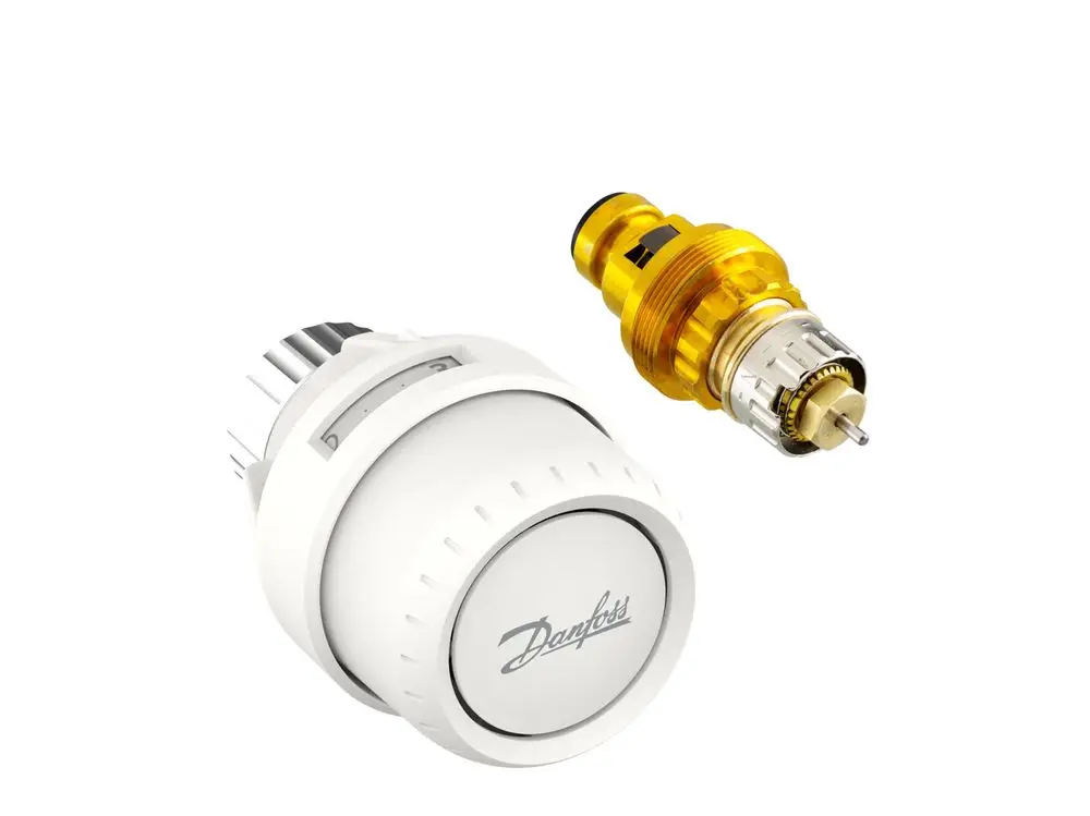 Ventileinsatzset von Danfoss, bestehend aus einem weißen Regler und einem goldfarbenen Ventileinsatz, zur Anwendung in Heizungsanlagen.
