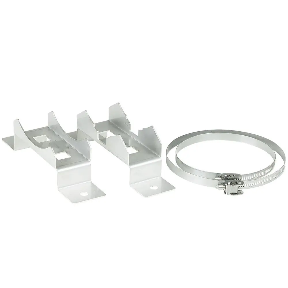 Montageset von Grundfos für Unterwasserpumpen, bestehend aus zwei Halterungen und einem Befestigungsband. Die Teile sind aus Metall gefertigt und haben eine schlichte, funktionale Form.