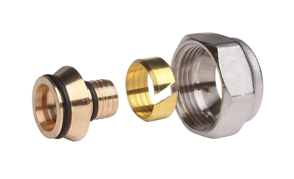 Klemmverbinder aus Messing und Edelstahl, passend für Alu-Verbundrohre. Teile von Danfoss zur sicheren Verbindung von Rohren in Heizsystemen.