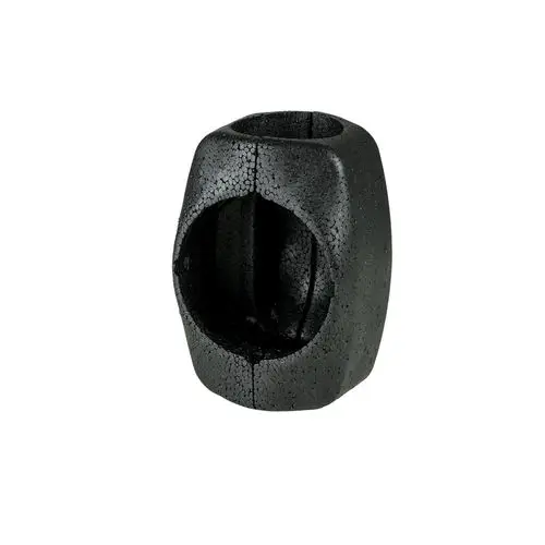 Schwarzes, solides Zubehörteil von Grundfos für Umwälzpumpen mit einer offenen Seite und einer geschlossenen Oberseite. Strukturierte Oberfläche und schlichte Form.