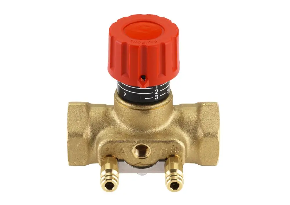 Messventil mit rotem Einstellknopf und zwei Anschlussöffnungen. Hergestellt von Danfoss, aus Messing, für die Regulierung und Messung in Heizungsanlagen.