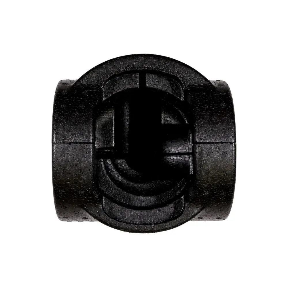Schwarzes Zubehörteil von Grundfos, stark strukturiert, mit runder Form und inneren Verstrebungen. Eignet sich zur Verwendung in Umwälzpumpensystemen.