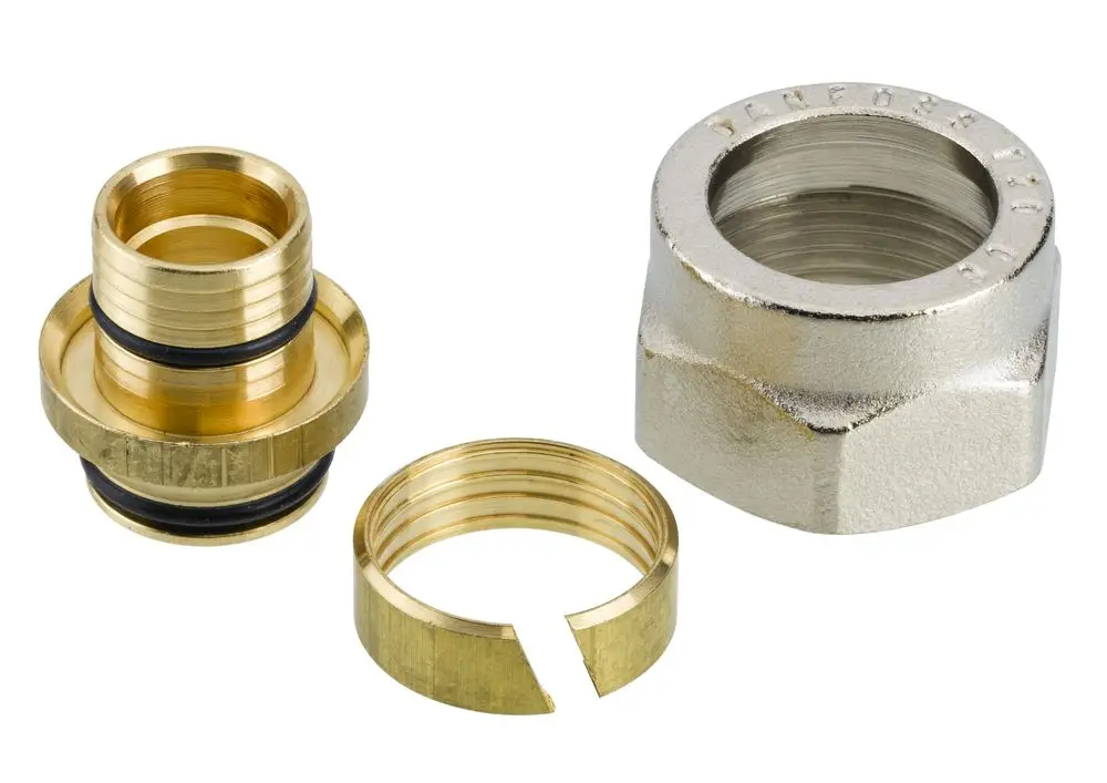 Klemmverbinder aus Messing mit einer Fitting-Oberfläche und einer Mutter. Geeignet für VPE-Kunststoffrohre. Produkt von Danfoss.