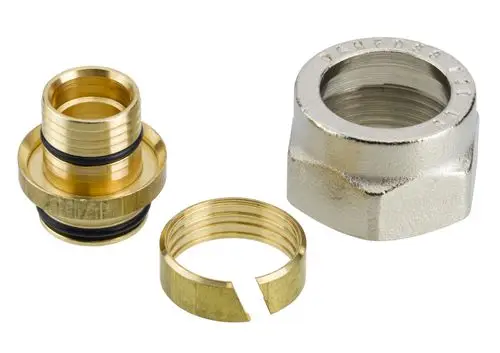 Klemmverbinder aus Messing mit einer Fitting-Oberfläche und einer Mutter. Geeignet für VPE-Kunststoffrohre. Produkt von Danfoss.