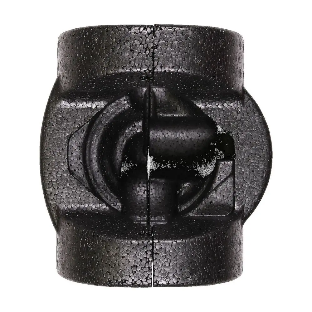 Schwarzes Zubehörteil von Grundfos für Umwälzpumpen, mit einer strukturierten Oberfläche und einer zylindrischen Form, geeignet zur Wärmedämmung.